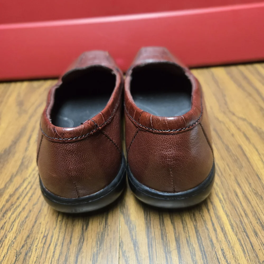 Women's Clarks Alligator Loafers. - Picture 4 of 7